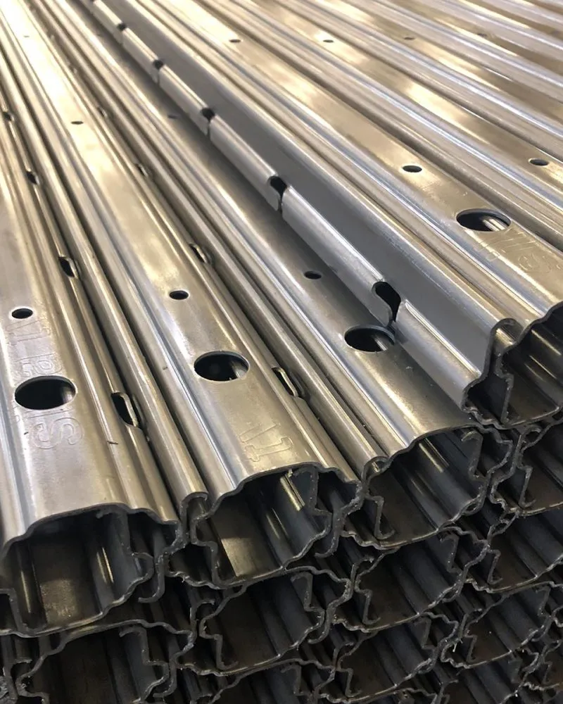 punzonatura profili su misura in acciaio