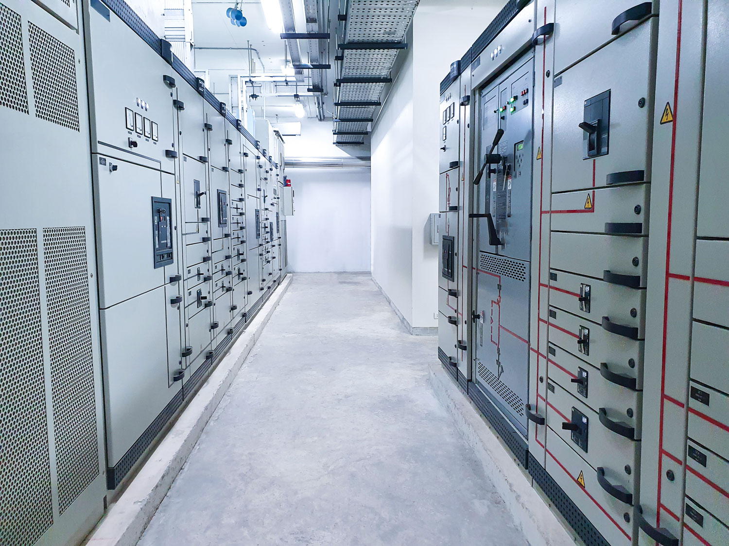 profili in acciaio su misura per armadi elettrici e rack