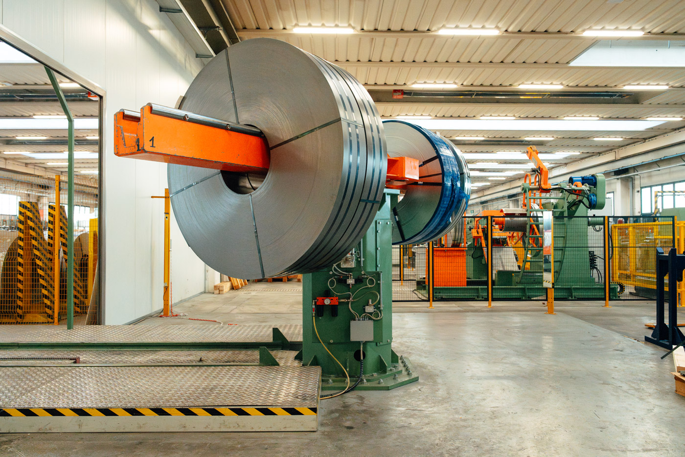 bobine in acciaio pronte per la laminazione a freddo