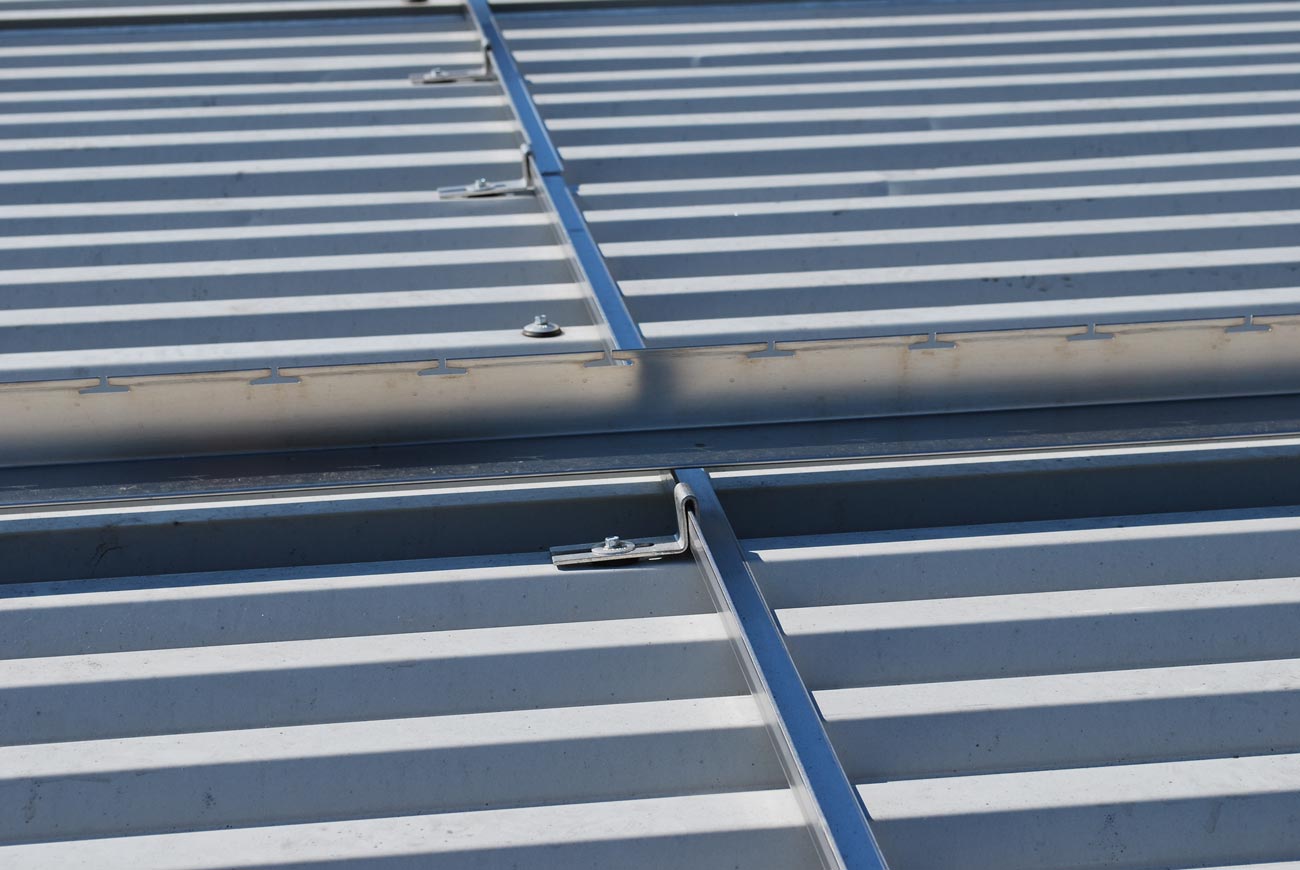 Profilati per pannelli fotovoltaici progettati per garantire durata, stabilità e resistenza agli agenti atmosferici