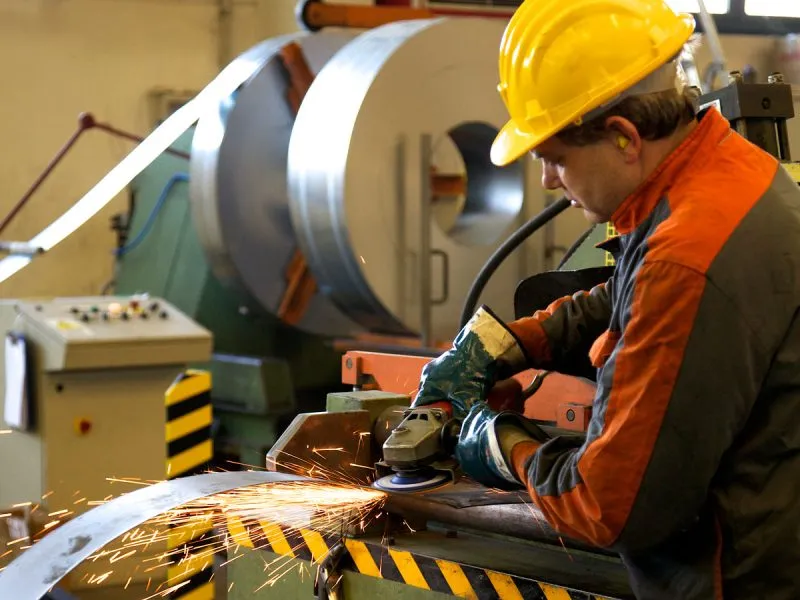 qualità nella produzione di profilati su misura in acciaio