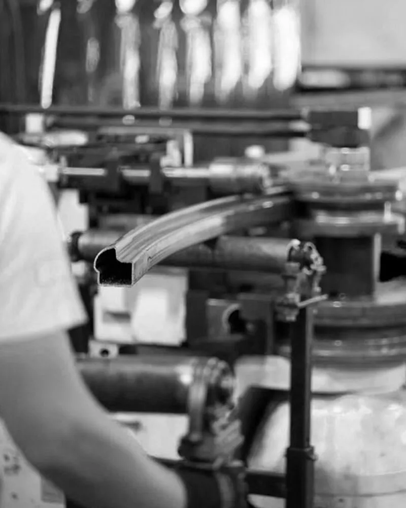 curvatura di profili metallici su misura Sika