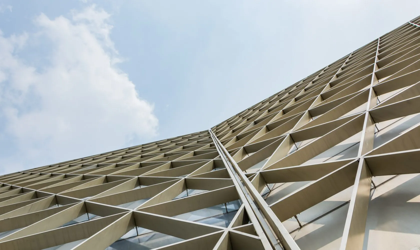 profili su misura metallici per facciate ventilate