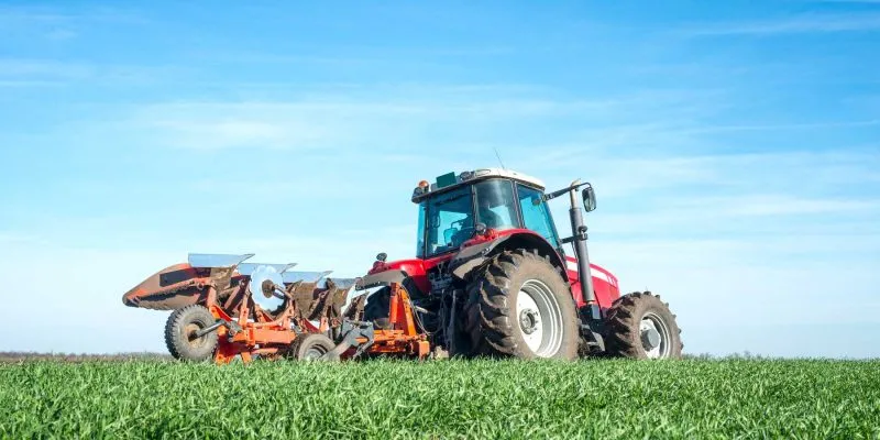 Custom profiles for tractor cabins and agricultural machinery