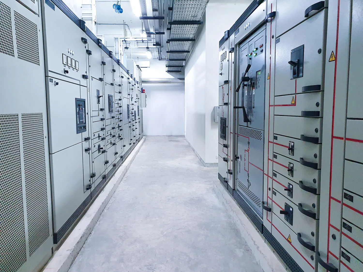 profili in acciaio su misura per armadi elettrici e rack