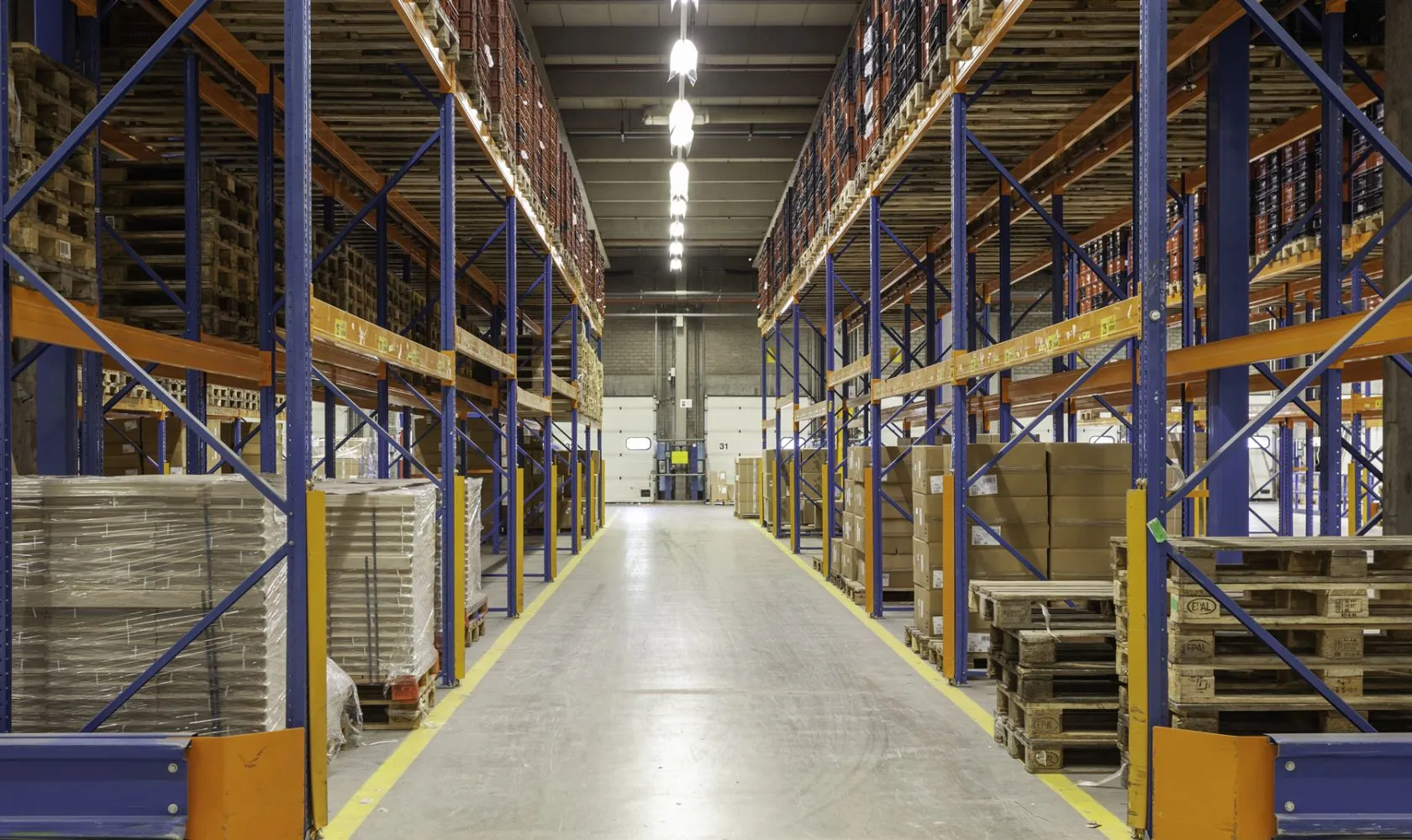 Profili su misura per scaffalature industriali