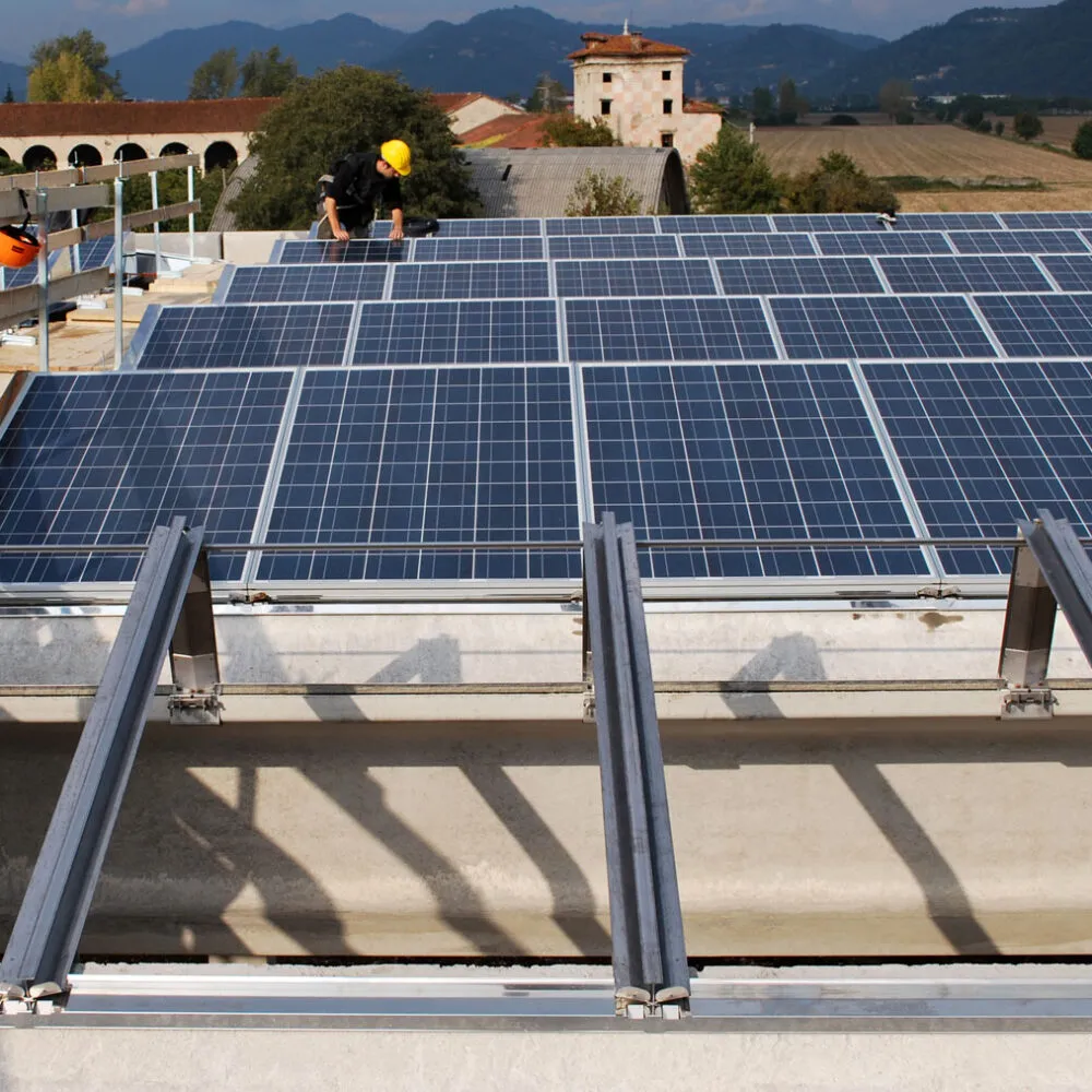 profili su misura per impianti fotovoltaici. Profilati in acciaio e alluminio